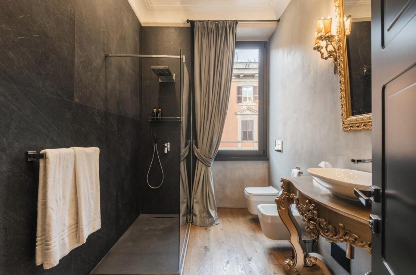 Theodort Chic Roma